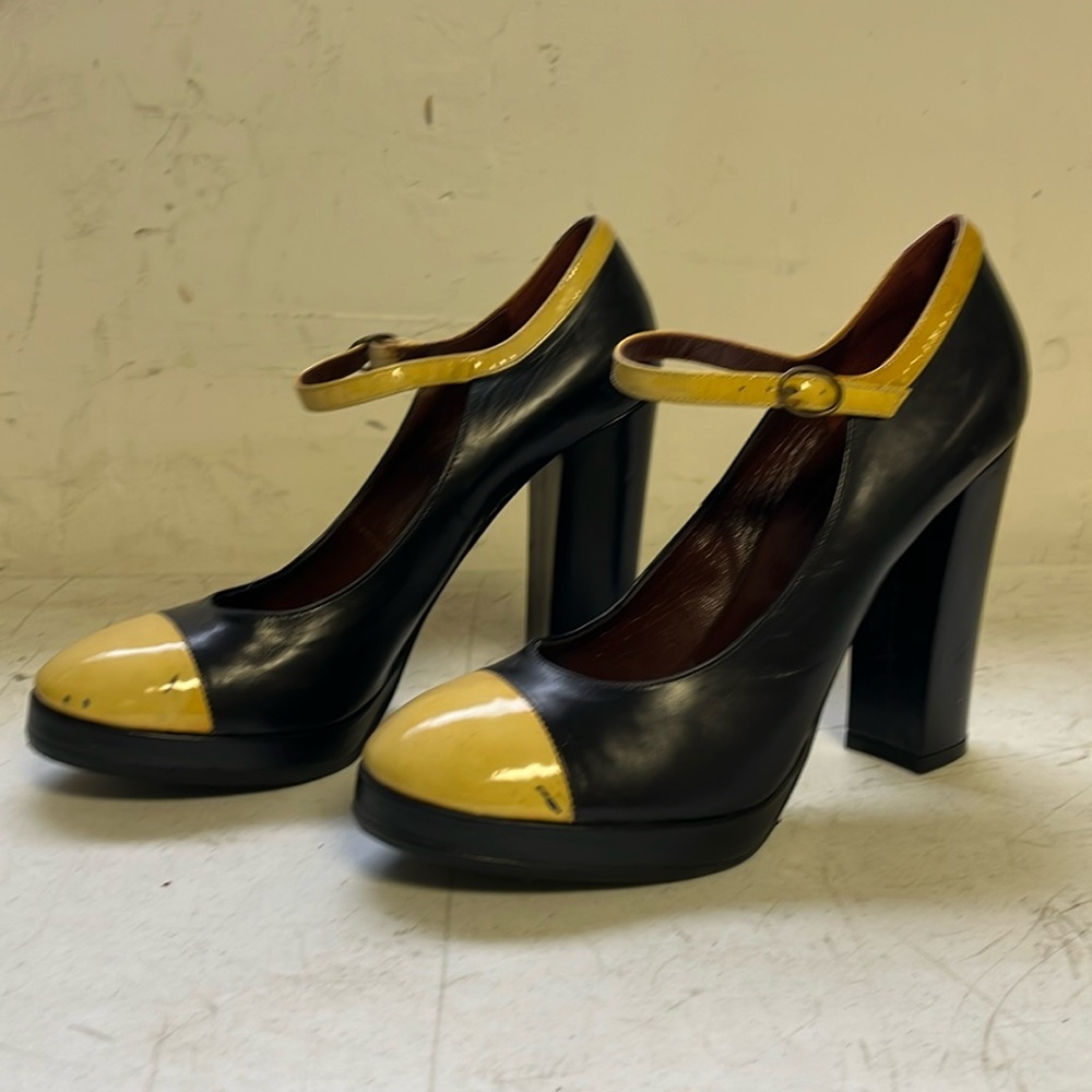 Marc Jacob black and yellow high heel platform shoes women's size 8.5